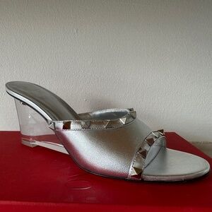 Brand new Valentino Garavani Rockstud Metallic Clear-Wedge Mules size 38